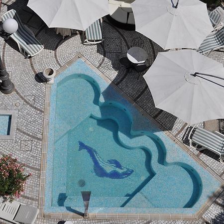 Esedra Hotel Римини Екстериор снимка