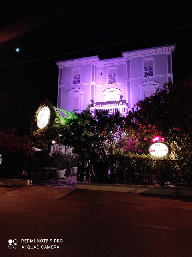 Esedra Hotel Римини Екстериор снимка