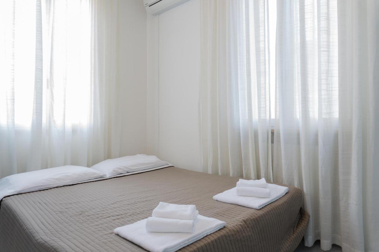 Esedra Hotel Римини Екстериор снимка