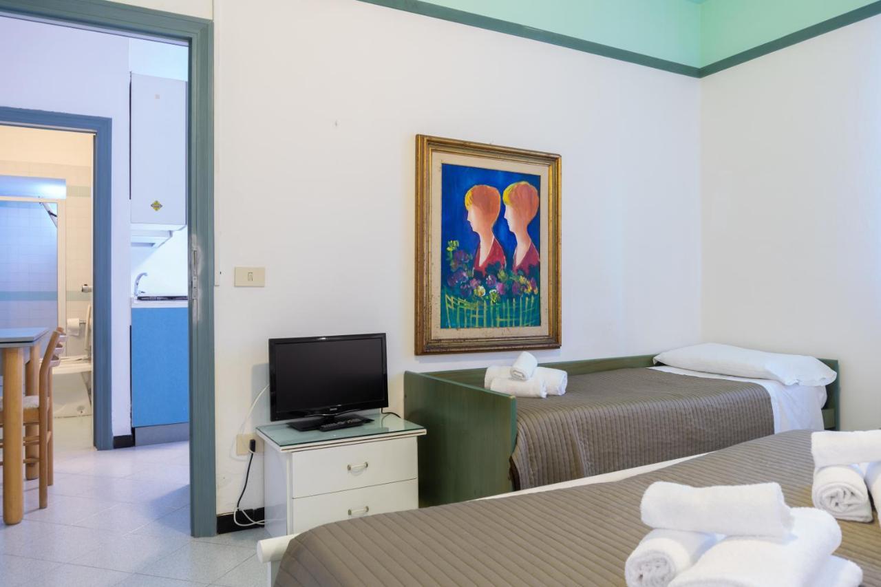 Esedra Hotel Римини Екстериор снимка