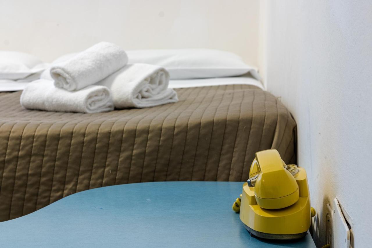 Esedra Hotel Римини Екстериор снимка