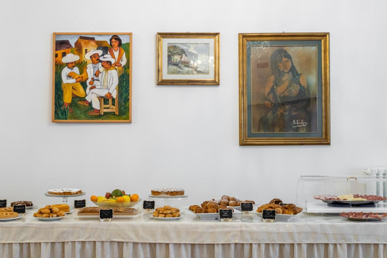 Esedra Hotel Римини Екстериор снимка