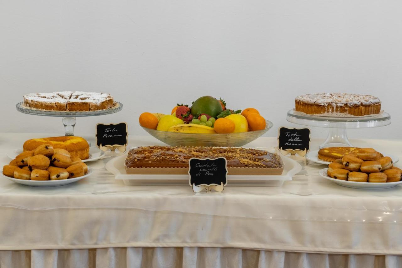 Esedra Hotel Римини Екстериор снимка