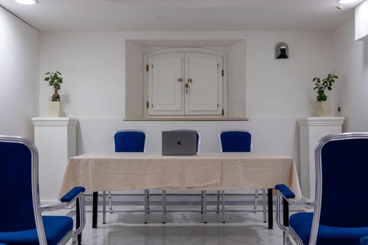 Esedra Hotel Римини Екстериор снимка