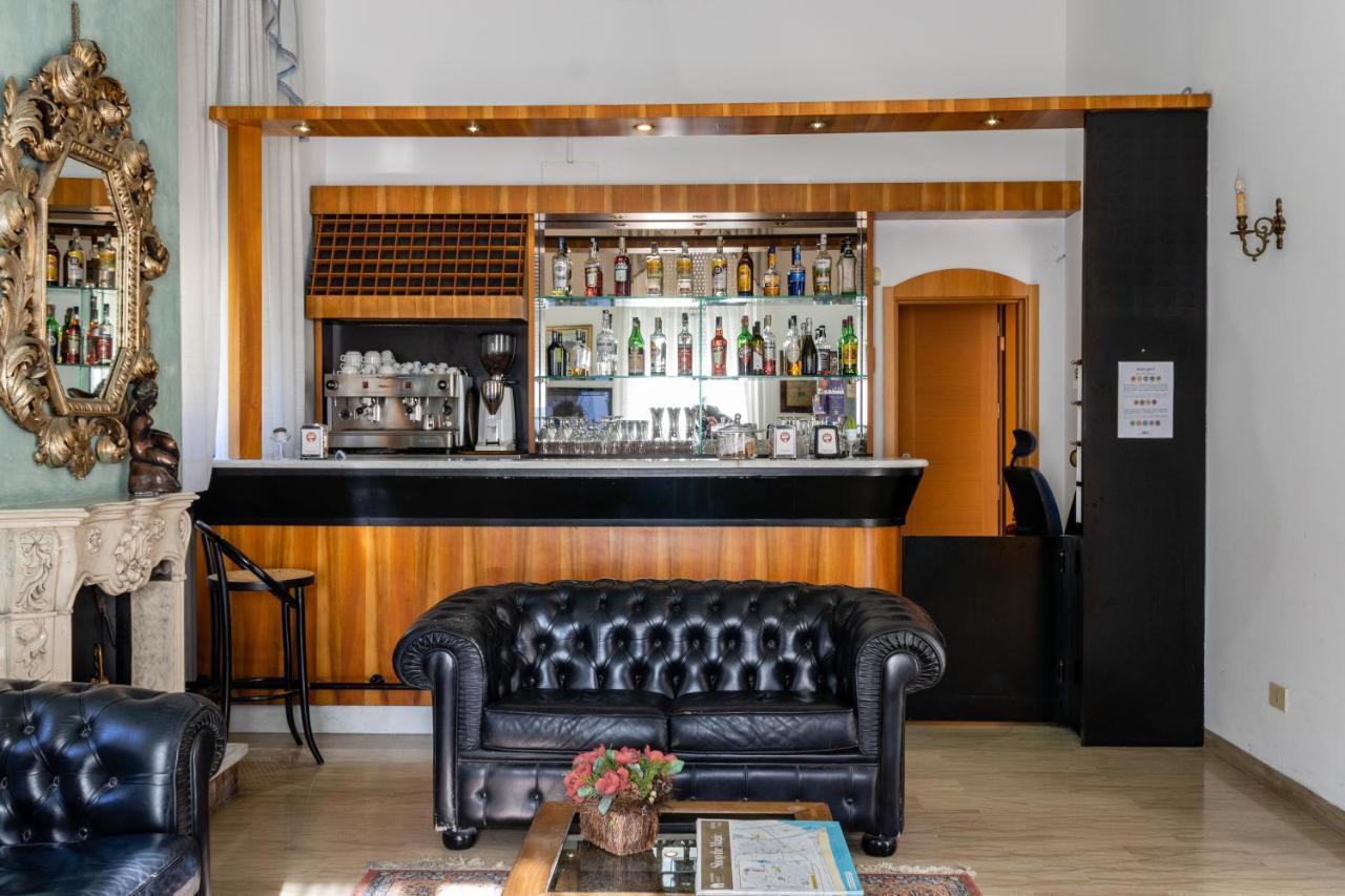 Esedra Hotel Римини Екстериор снимка