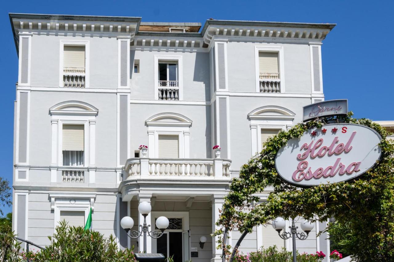 Esedra Hotel Римини Екстериор снимка