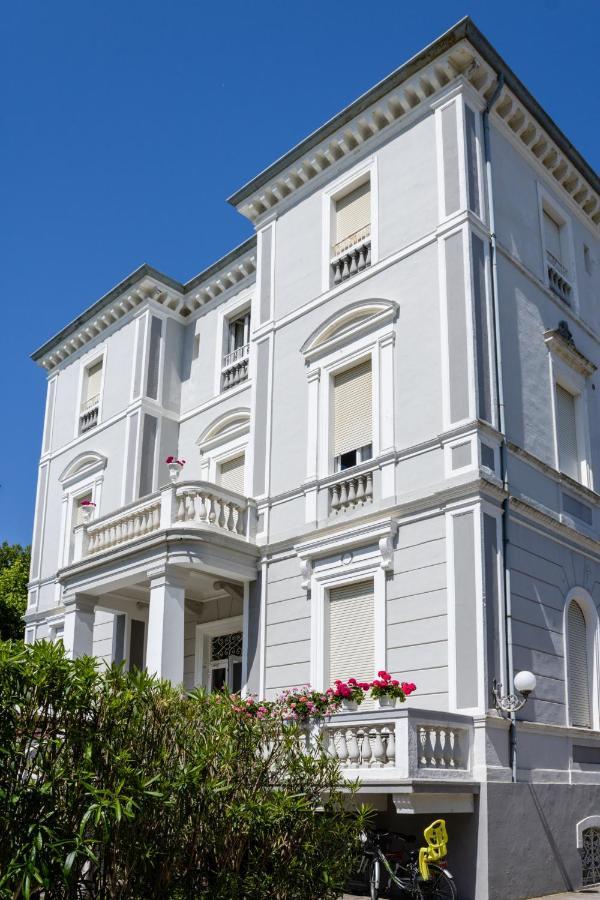Esedra Hotel Римини Екстериор снимка