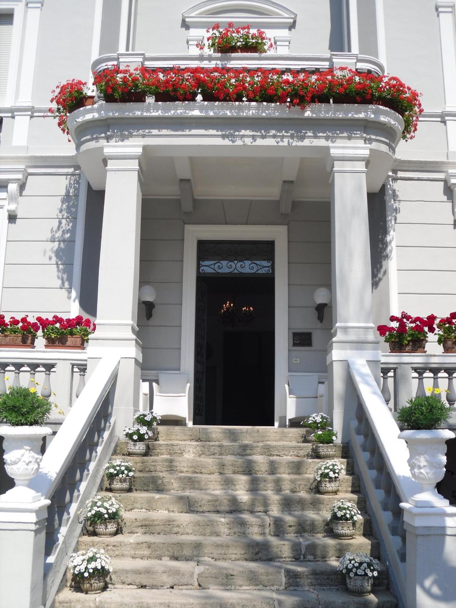 Esedra Hotel Римини Екстериор снимка