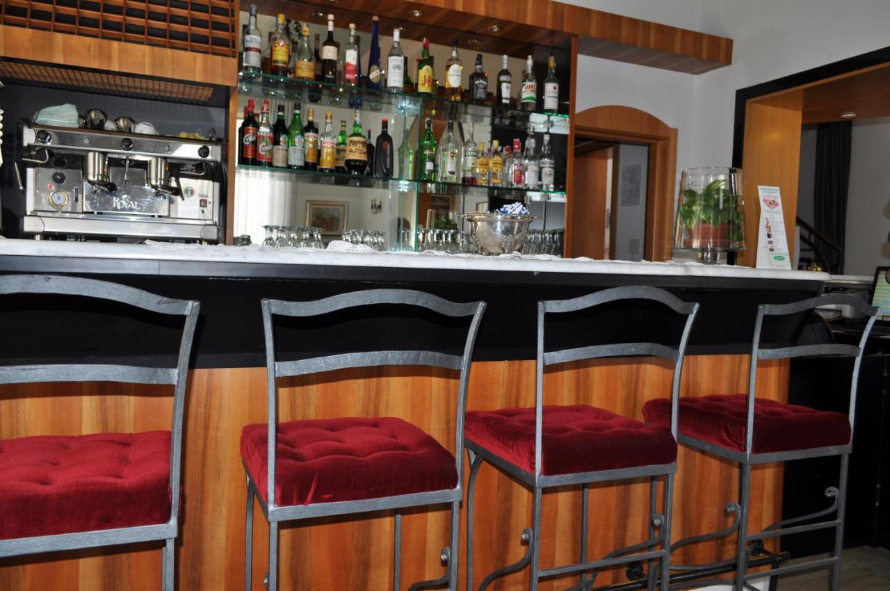 Esedra Hotel Римини Екстериор снимка