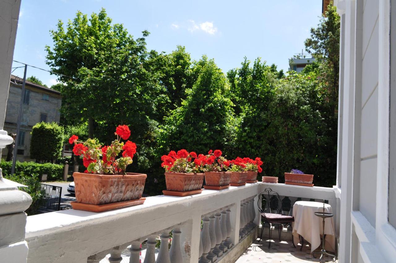 Esedra Hotel Римини Екстериор снимка