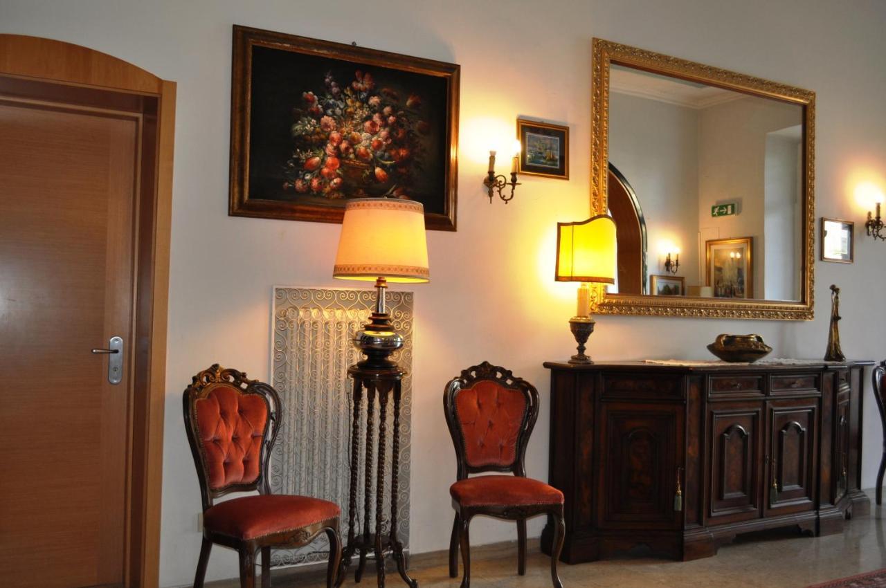 Esedra Hotel Римини Екстериор снимка
